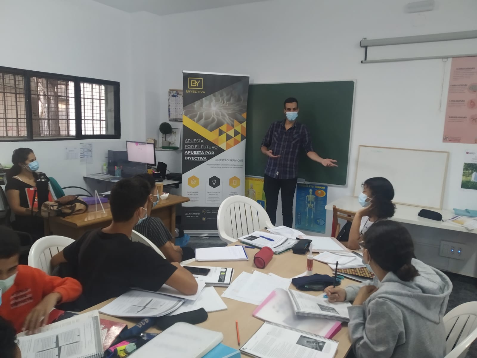 Proyecto Abraham busca solidaridad en la Región de Murcia para clases de refuerzo a niños sin recursos