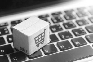 Sistema de recomendación basado en inteligencia artificial desarrollado por Biyectiva para Intelia, orientado a la personalización y análisis de datos