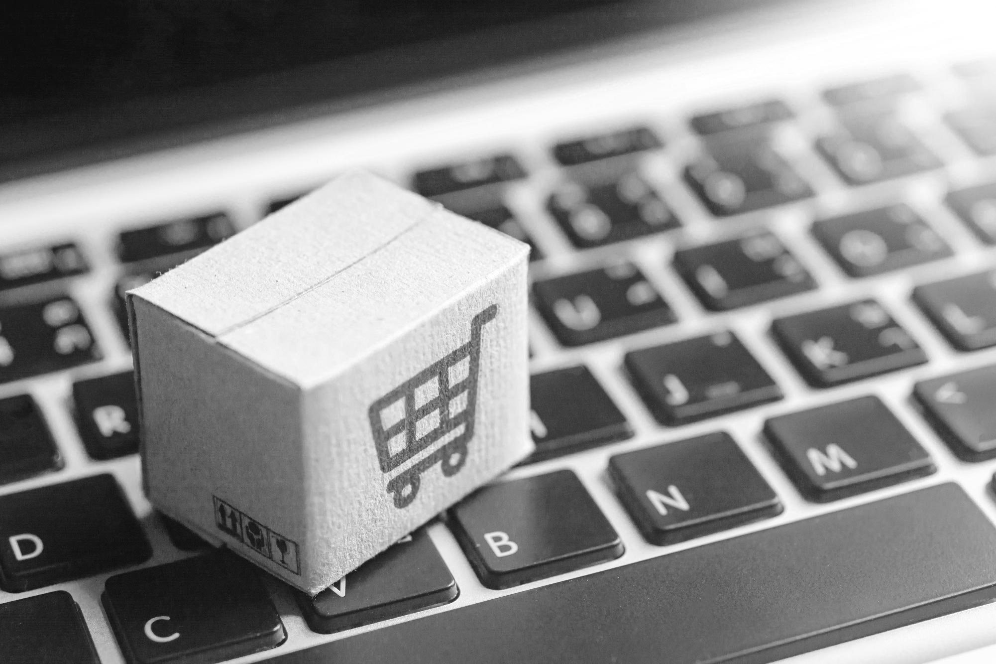 Sistema de recomendación basado en inteligencia artificial desarrollado por Biyectiva para Intelia, orientado a la personalización y análisis de datos